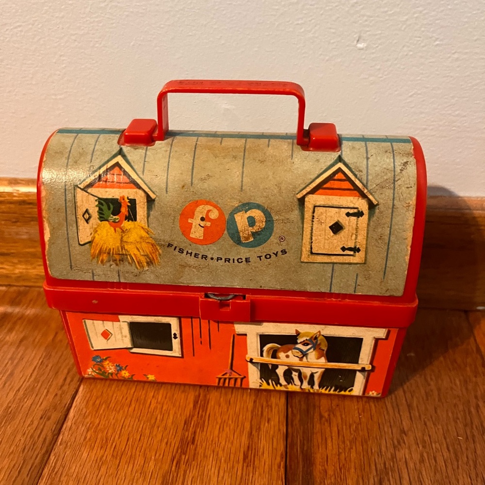 Vintage 1962 Fisher-Price Mini Red Plastic Barn Farm Lunchbox with Thermos - Picture 2 of 4